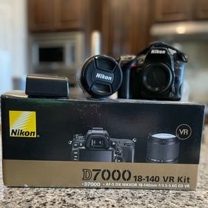 Nikon D7000 18-140 VR Kit